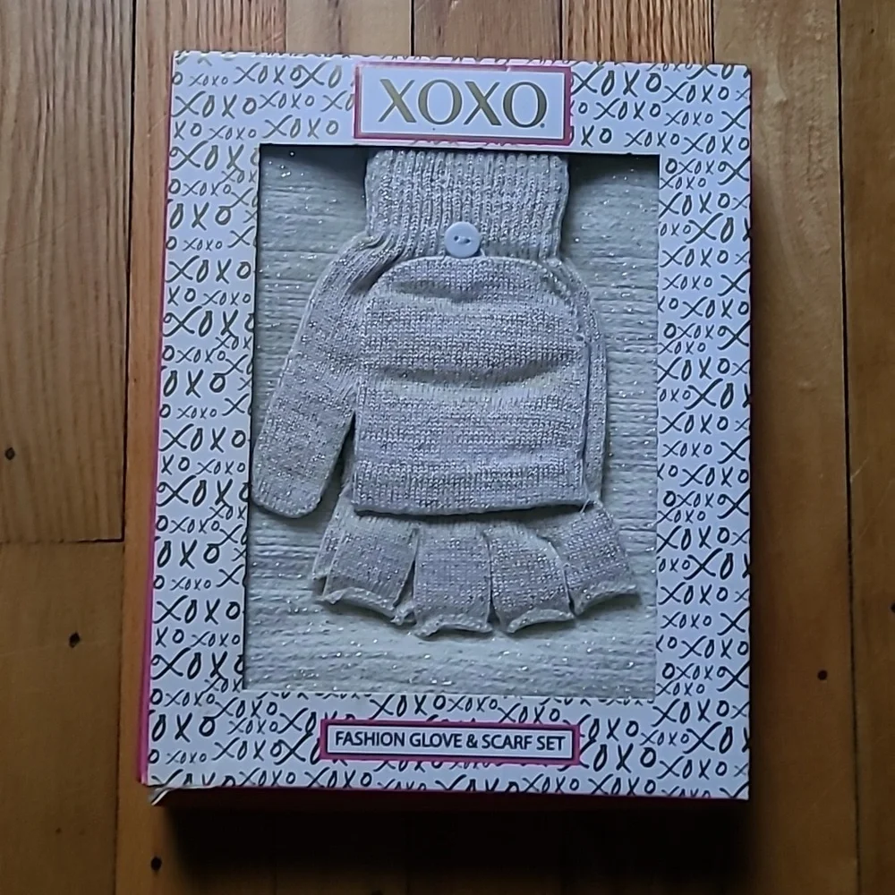 New in 📦, XOXO Fashion Glove & Scarf Set. WHITE AND GOLD. MARLED.